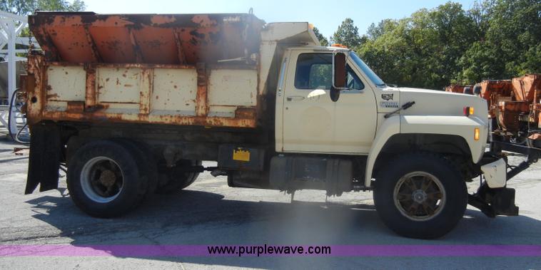 image for item D4996 1994 Ford F800 dump truck