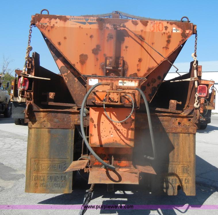 image for item D4996 1994 Ford F800 dump truck