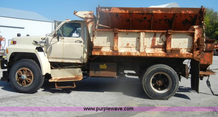 image for item D4996 1994 Ford F800 dump truck