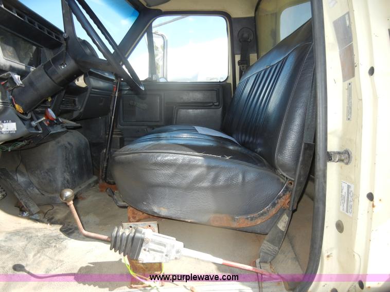 image for item D4996 1994 Ford F800 dump truck