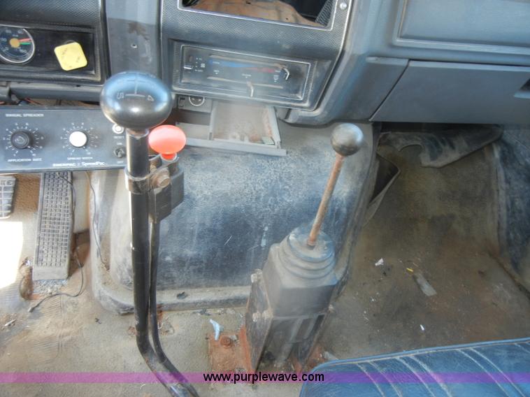 image for item D4996 1994 Ford F800 dump truck