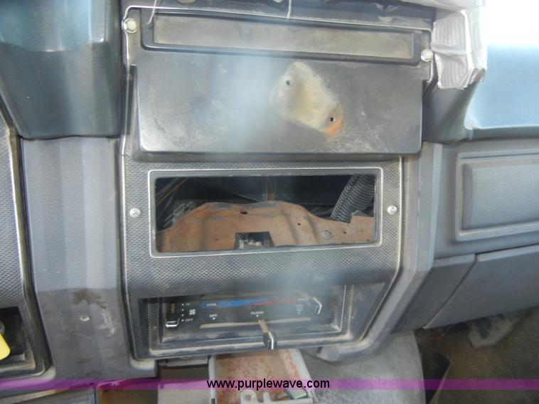 image for item D4996 1994 Ford F800 dump truck