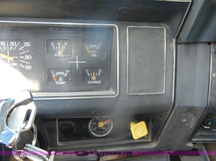 image for item D4996 1994 Ford F800 dump truck