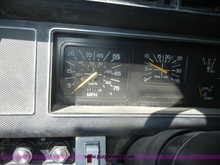 image for item D4996 1994 Ford F800 dump truck