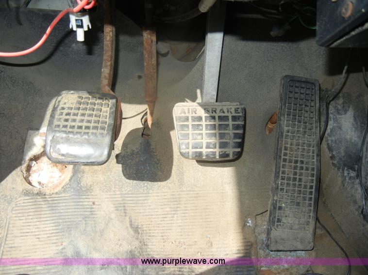 image for item D4996 1994 Ford F800 dump truck