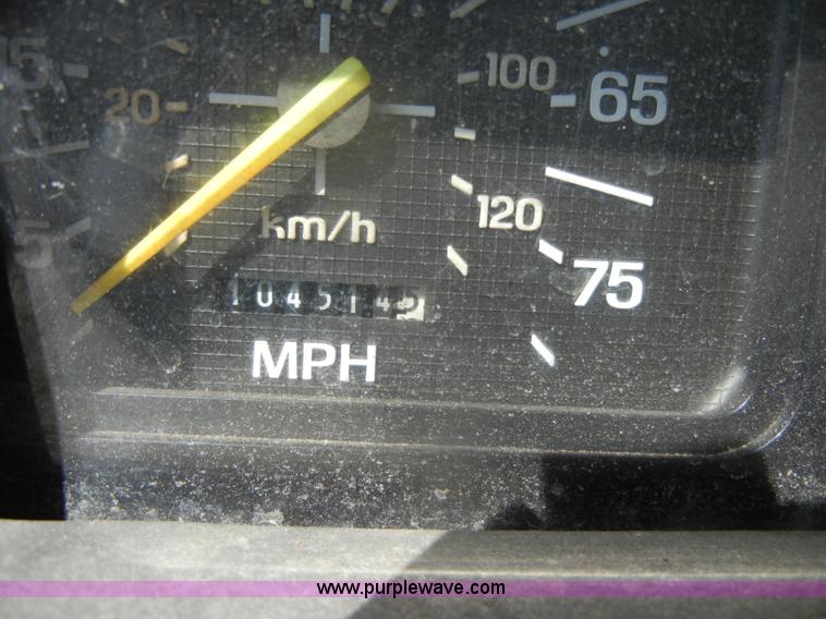 image for item D4996 1994 Ford F800 dump truck