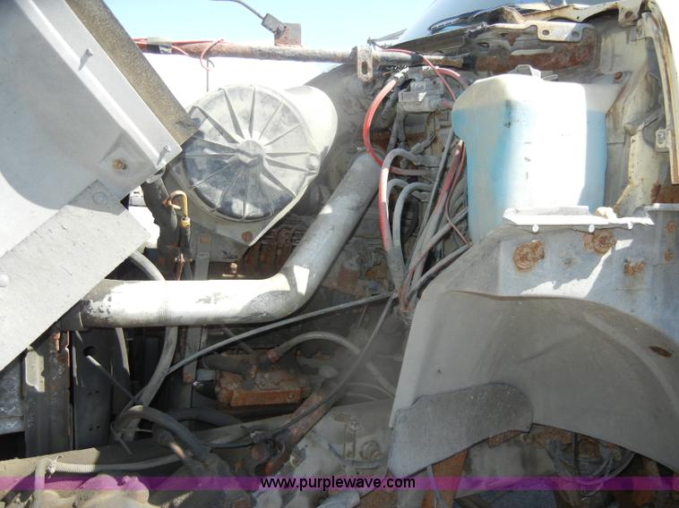 image for item D4996 1994 Ford F800 dump truck