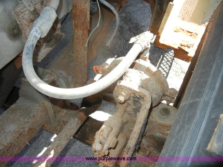 image for item D4996 1994 Ford F800 dump truck