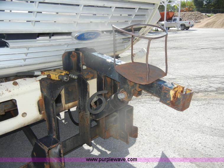 image for item D4996 1994 Ford F800 dump truck