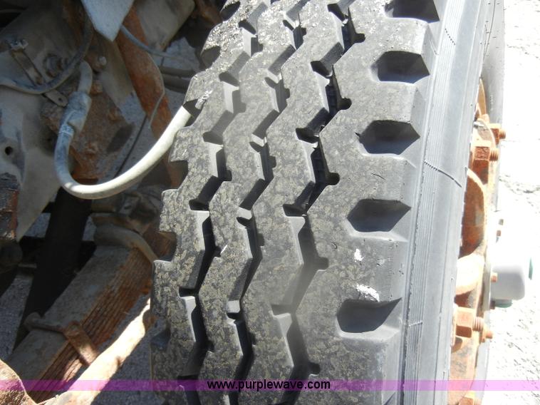 image for item D4996 1994 Ford F800 dump truck