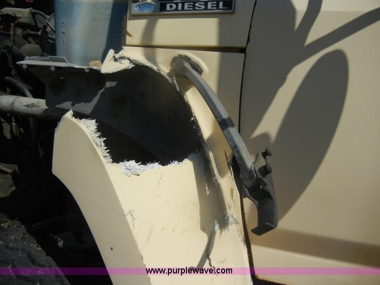 image for item D4996 1994 Ford F800 dump truck