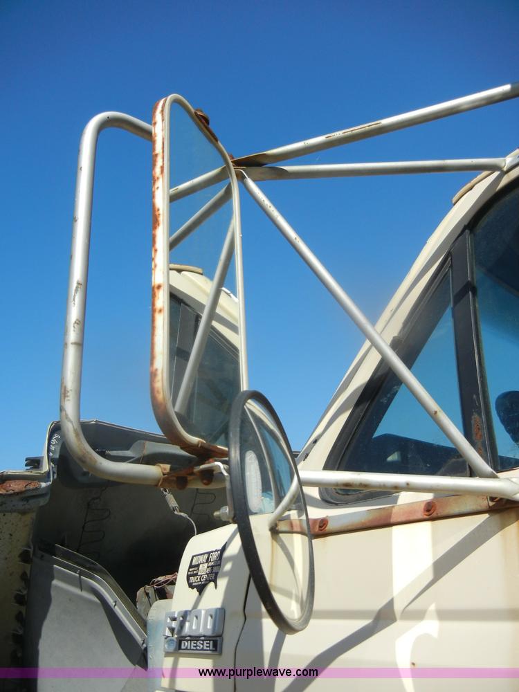 image for item D4996 1994 Ford F800 dump truck