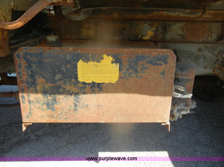 image for item D4996 1994 Ford F800 dump truck