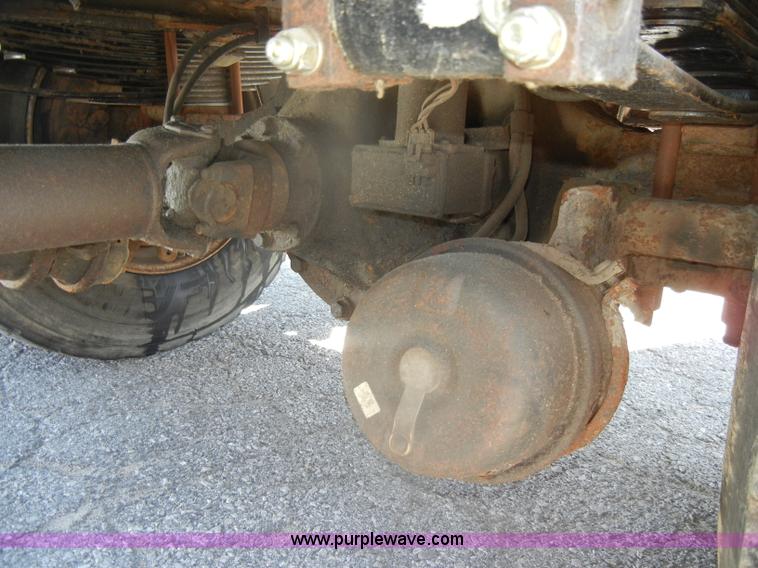 image for item D4996 1994 Ford F800 dump truck