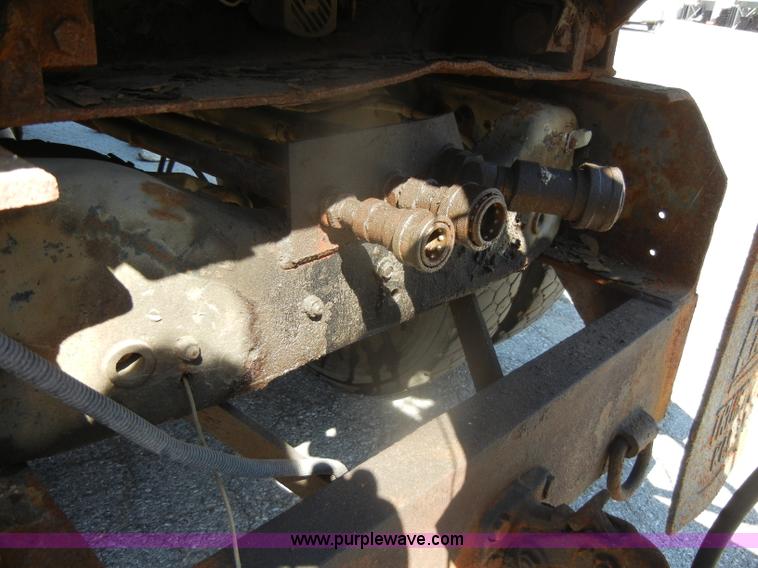 image for item D4996 1994 Ford F800 dump truck