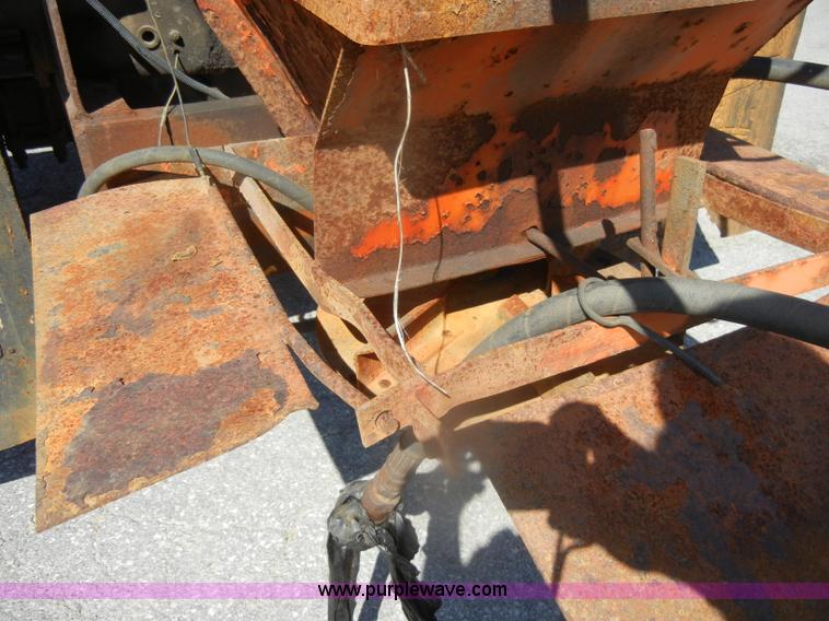 image for item D4996 1994 Ford F800 dump truck