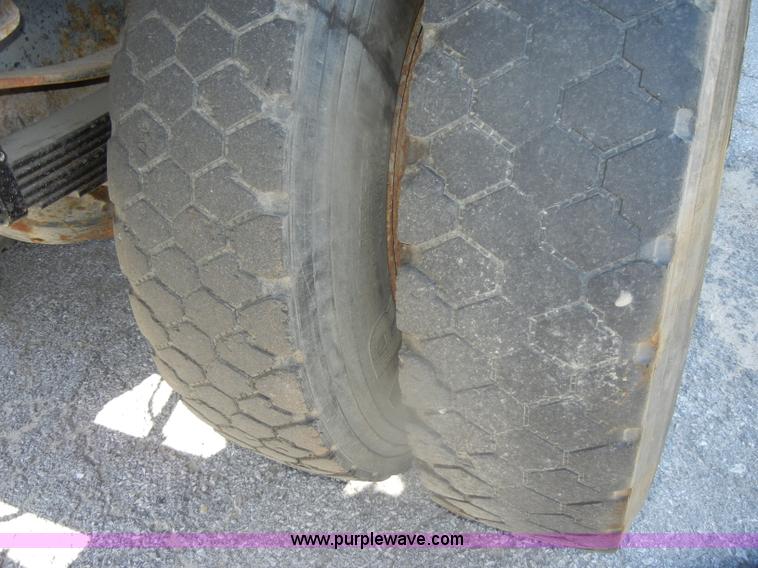 image for item D4996 1994 Ford F800 dump truck