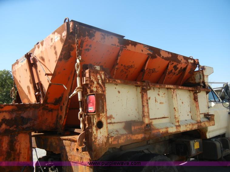 image for item D4996 1994 Ford F800 dump truck