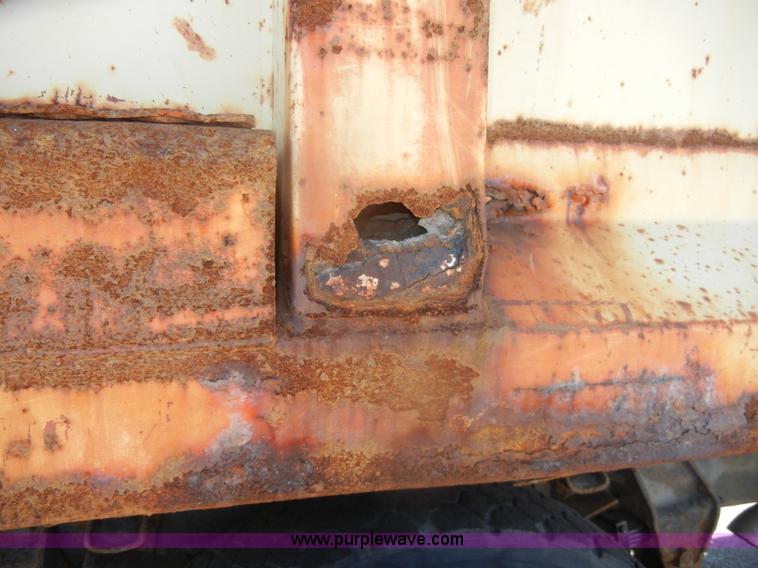 image for item D4996 1994 Ford F800 dump truck