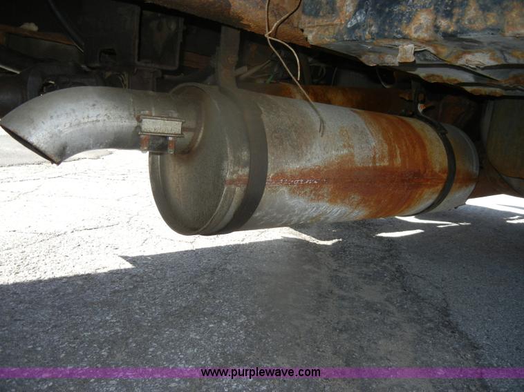 image for item D4996 1994 Ford F800 dump truck