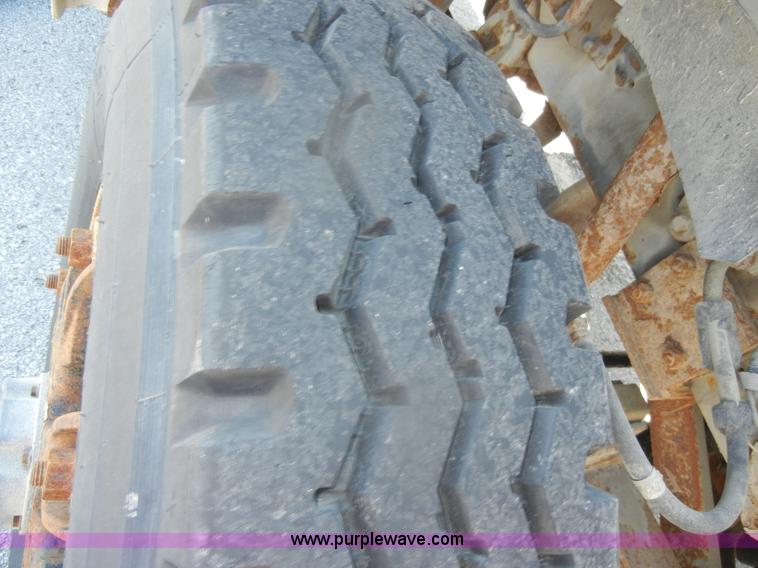 image for item D4996 1994 Ford F800 dump truck