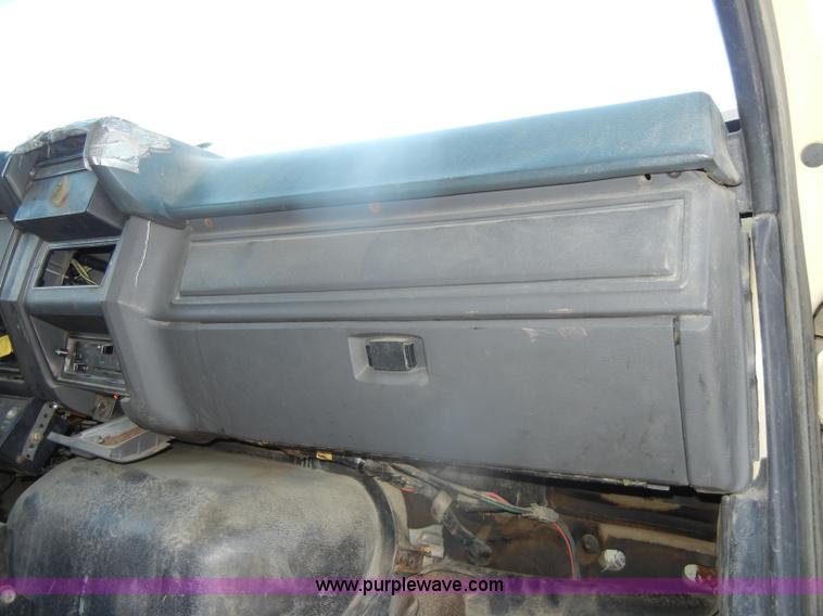 image for item D4996 1994 Ford F800 dump truck