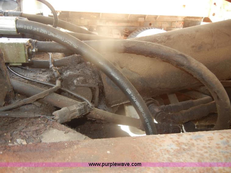 image for item D4996 1994 Ford F800 dump truck