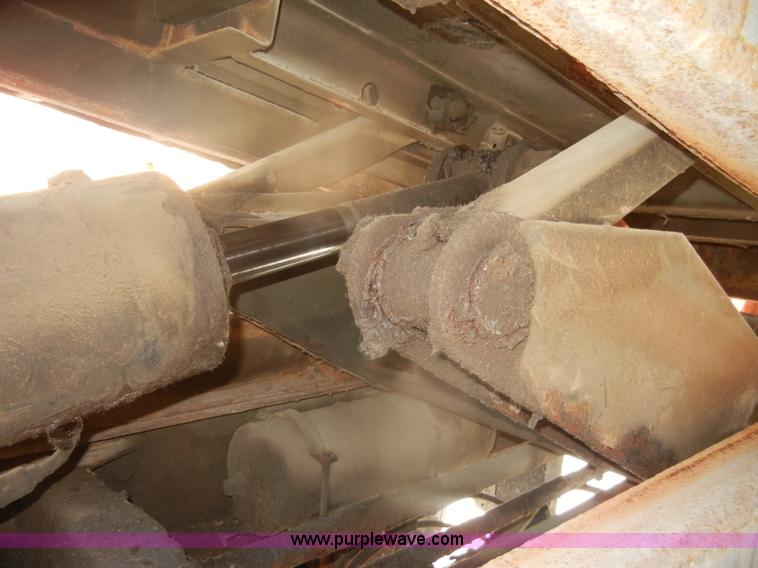 image for item D4996 1994 Ford F800 dump truck