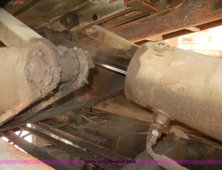 image for item D4996 1994 Ford F800 dump truck