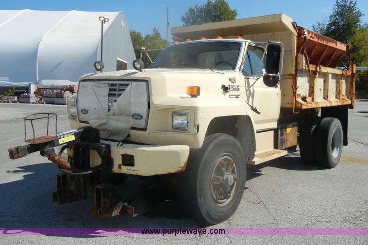image for item D4997 1994 Ford F800 dump truck