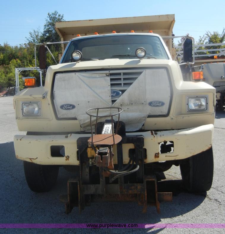 image for item D4997 1994 Ford F800 dump truck