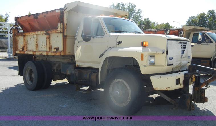 image for item D4997 1994 Ford F800 dump truck