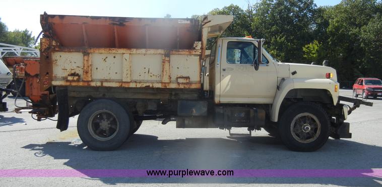 image for item D4997 1994 Ford F800 dump truck