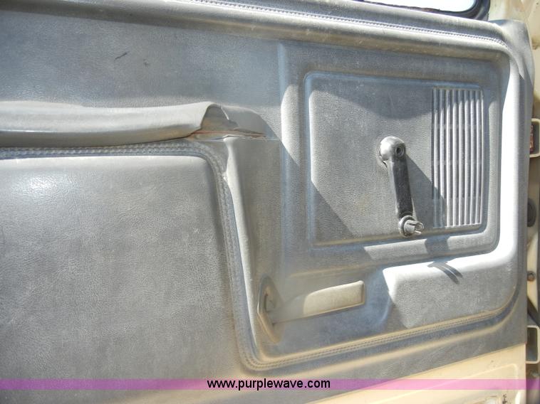 image for item D4997 1994 Ford F800 dump truck