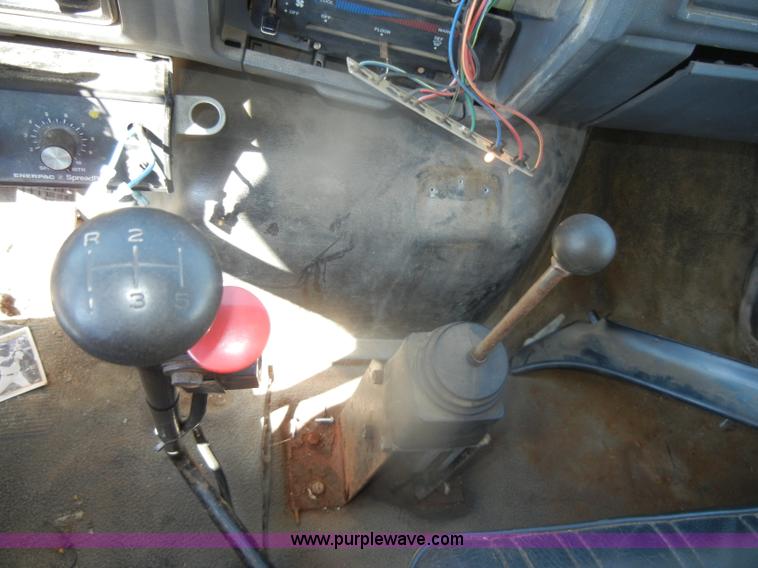 image for item D4997 1994 Ford F800 dump truck