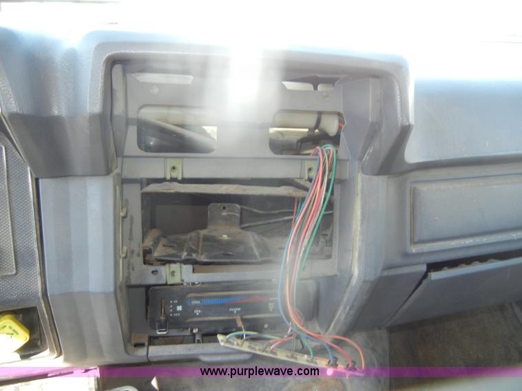 image for item D4997 1994 Ford F800 dump truck