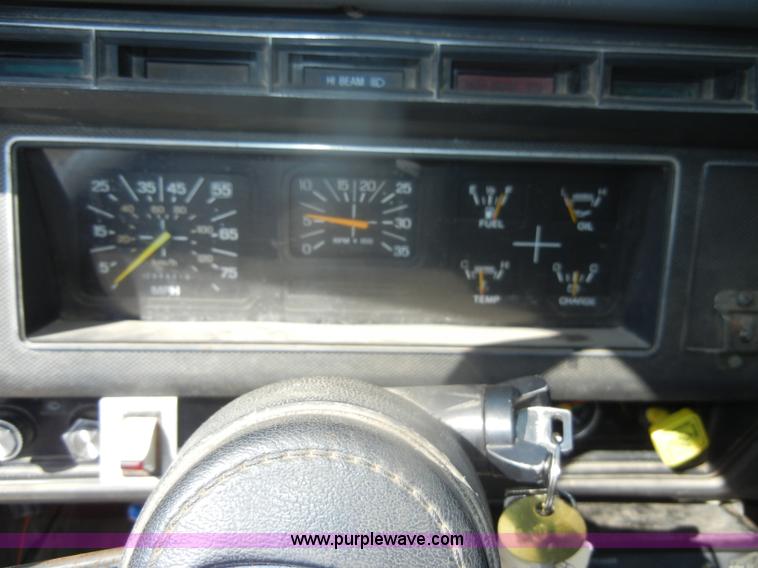 image for item D4997 1994 Ford F800 dump truck