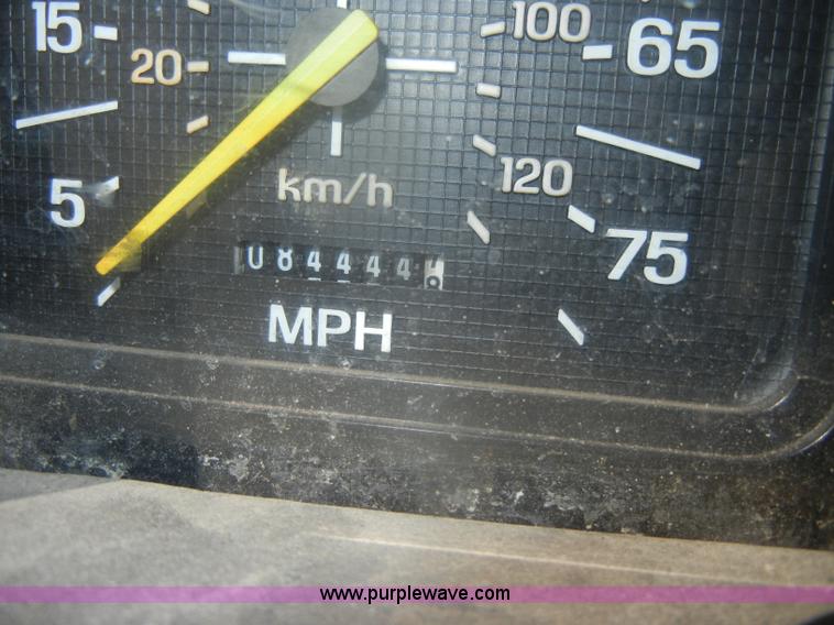 image for item D4997 1994 Ford F800 dump truck