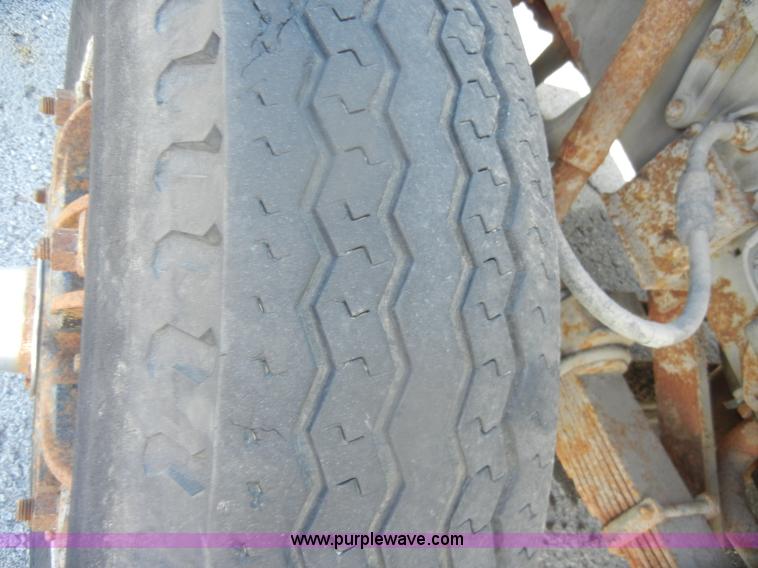 image for item D4997 1994 Ford F800 dump truck