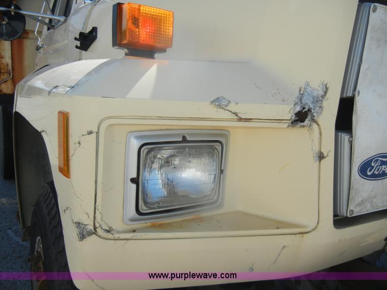 image for item D4997 1994 Ford F800 dump truck