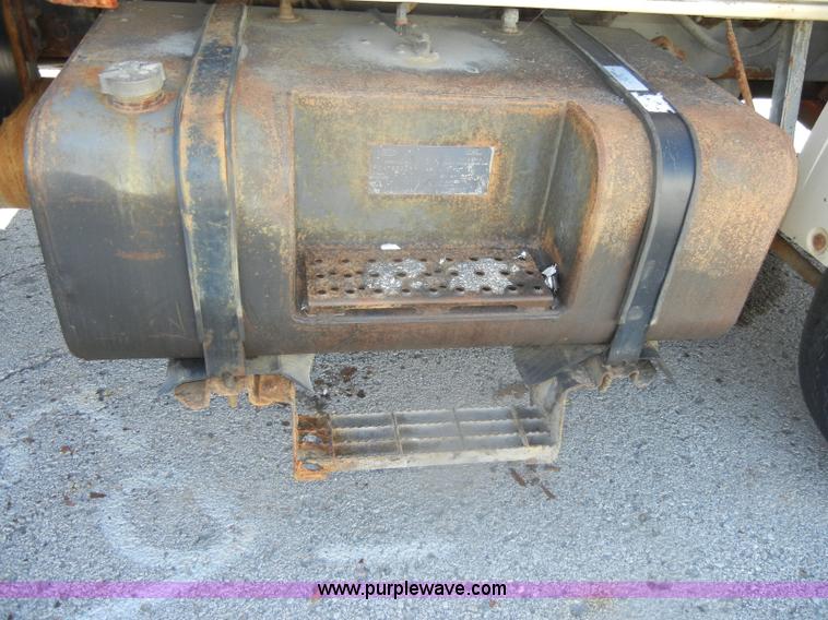 image for item D4997 1994 Ford F800 dump truck