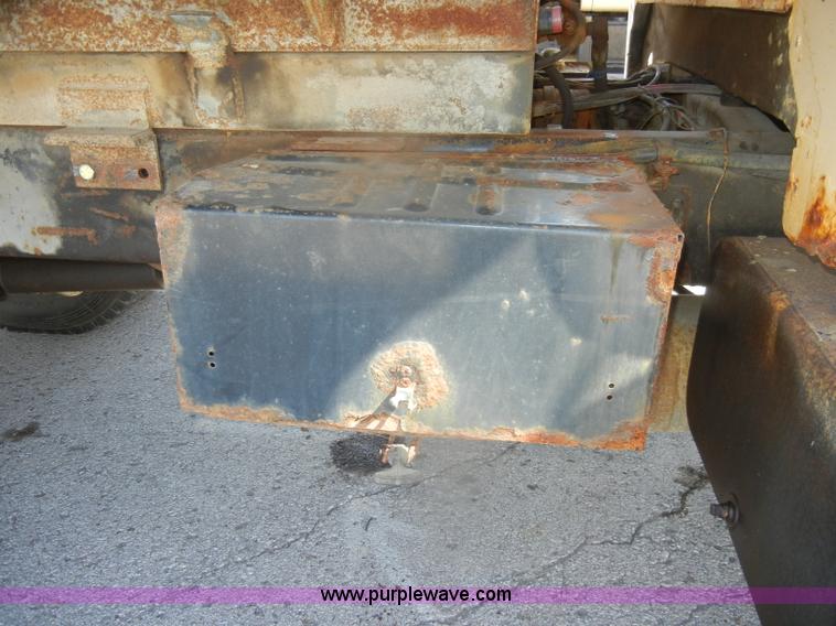 image for item D4997 1994 Ford F800 dump truck