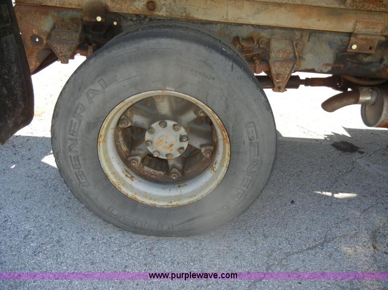 image for item D4997 1994 Ford F800 dump truck