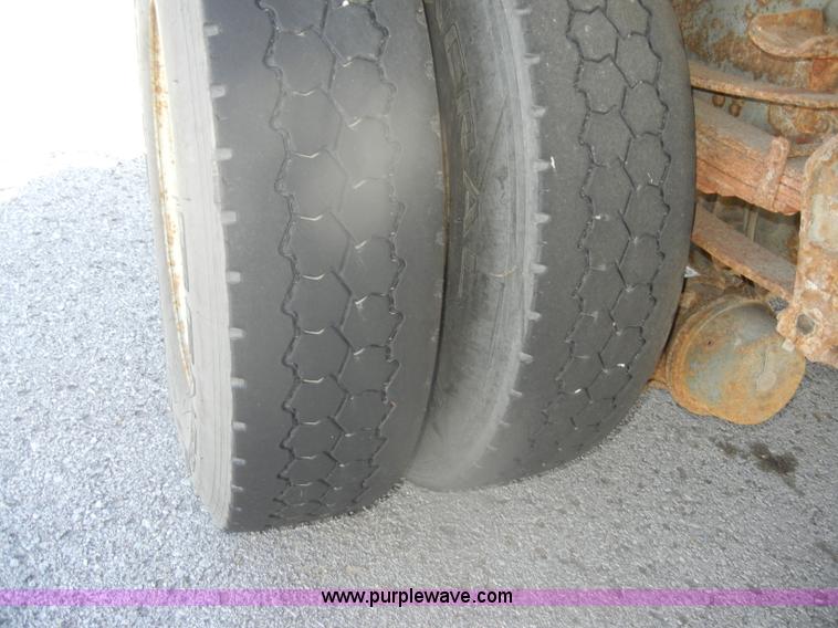 image for item D4997 1994 Ford F800 dump truck