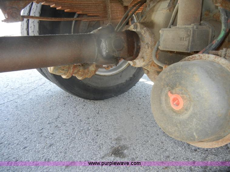 image for item D4997 1994 Ford F800 dump truck