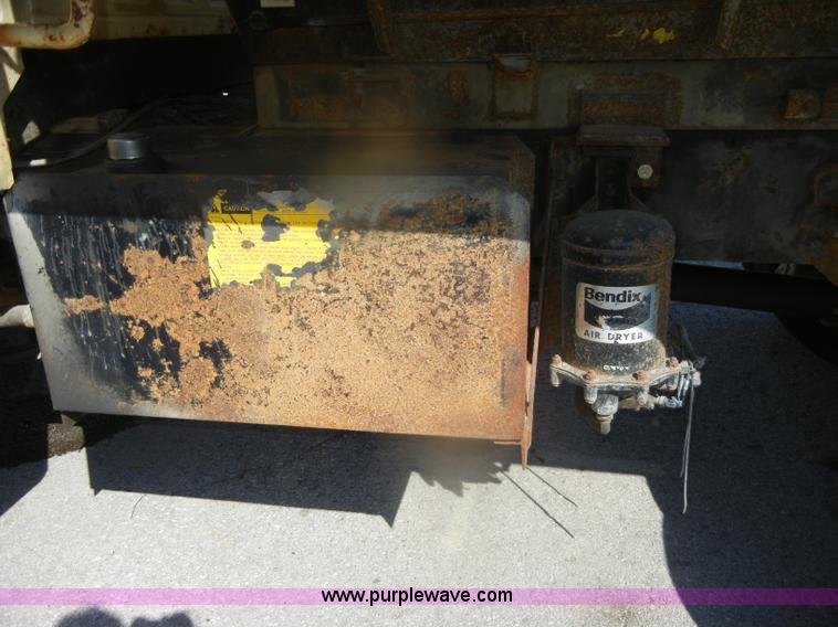 image for item D4997 1994 Ford F800 dump truck