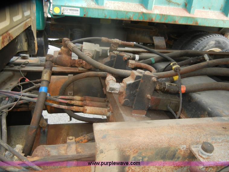 image for item D4997 1994 Ford F800 dump truck