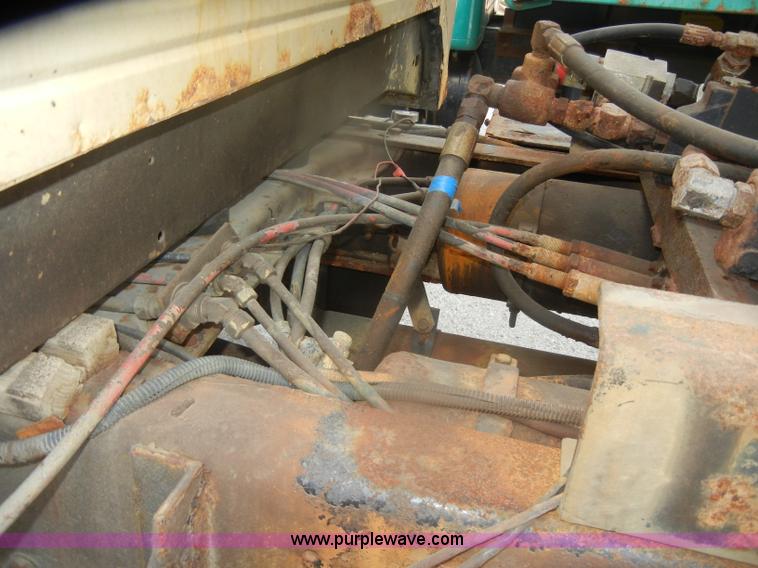 image for item D4997 1994 Ford F800 dump truck