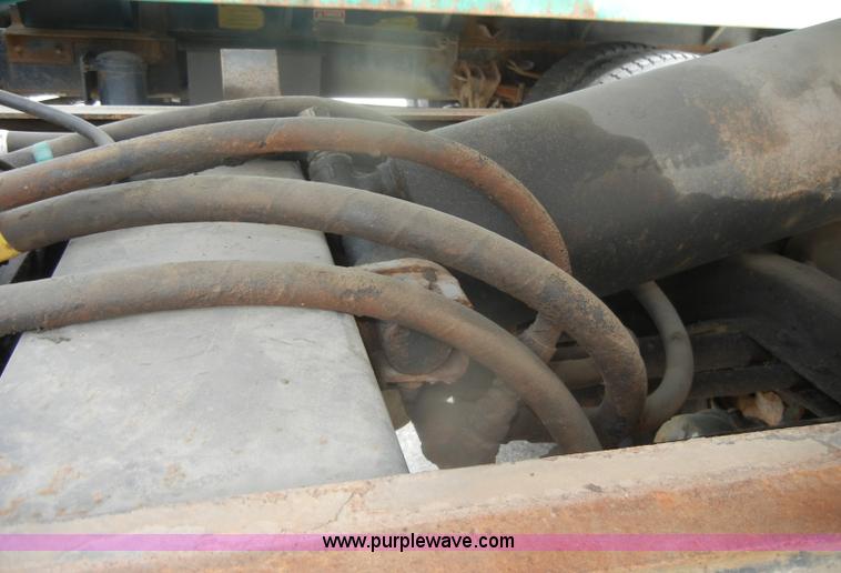 image for item D4997 1994 Ford F800 dump truck