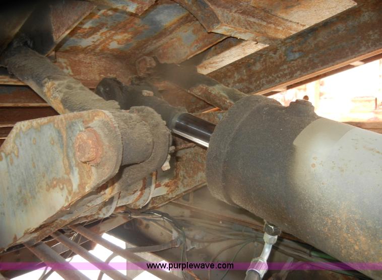 image for item D4997 1994 Ford F800 dump truck